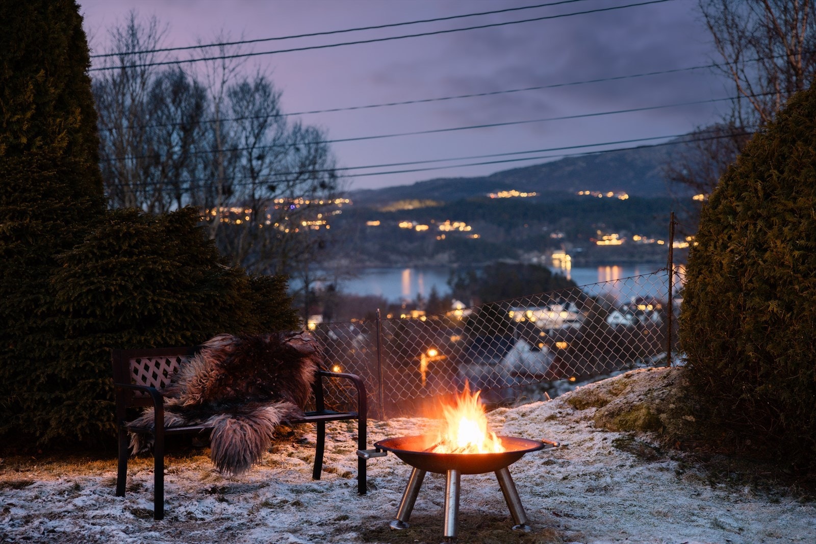 Tomten på over 2,2 mål har flere flotte uteområder Galleribilde
