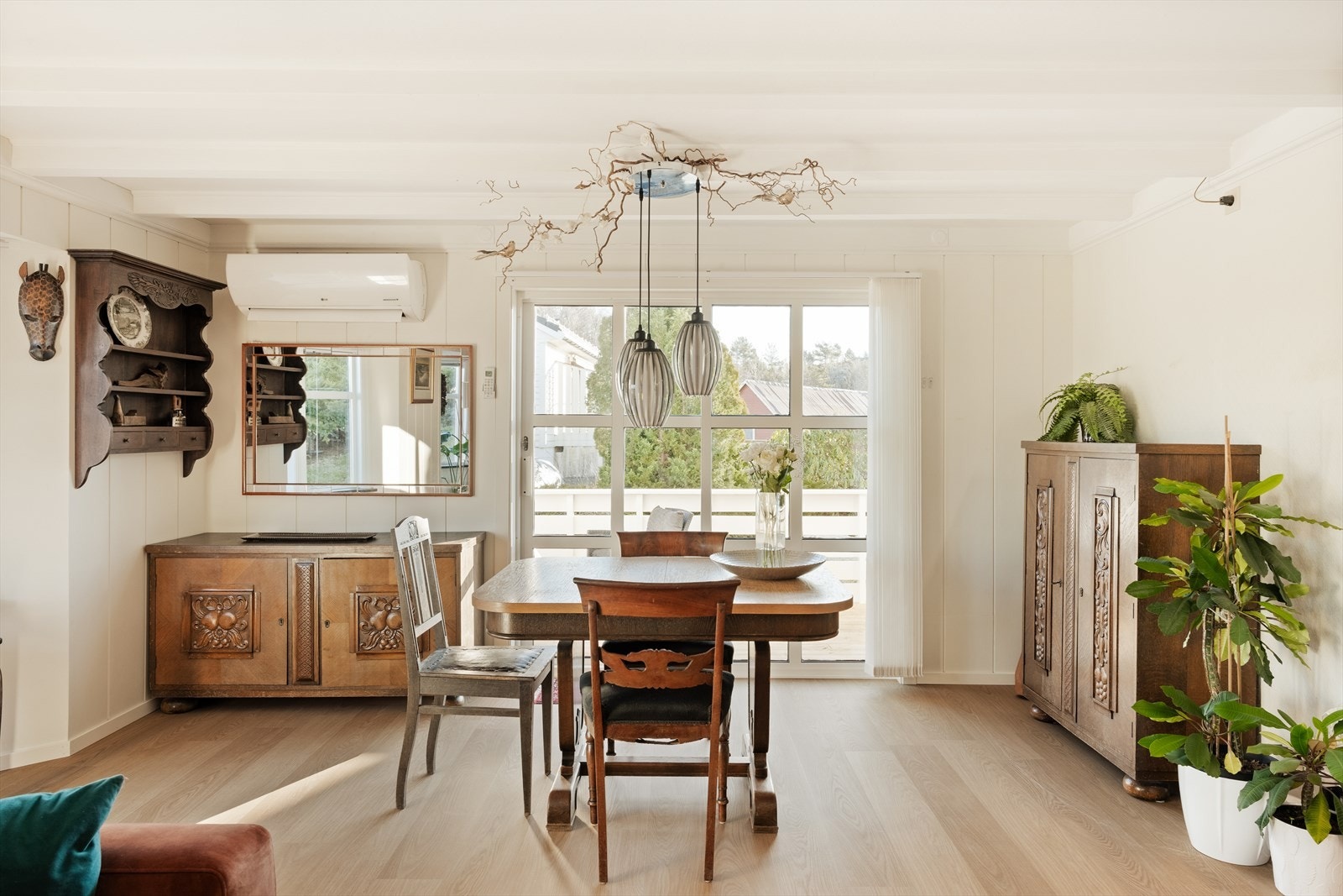 Varmepumpe som sørger for behagelig inneklima og god varmeøkonomi året rundt Galleribilde