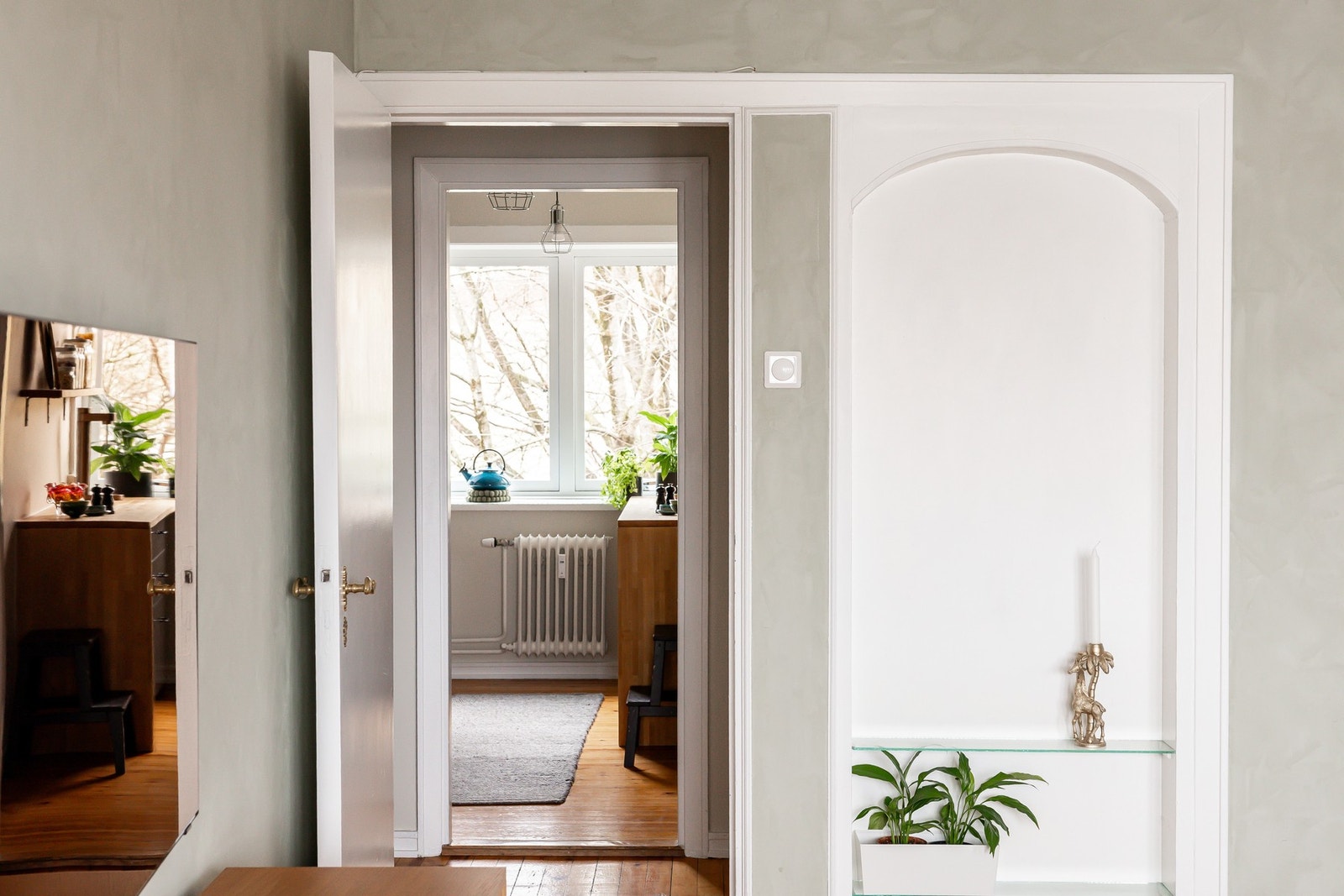 Separat kjøkken vendt mot parkareal i Ola Narr Parken. Galleribilde