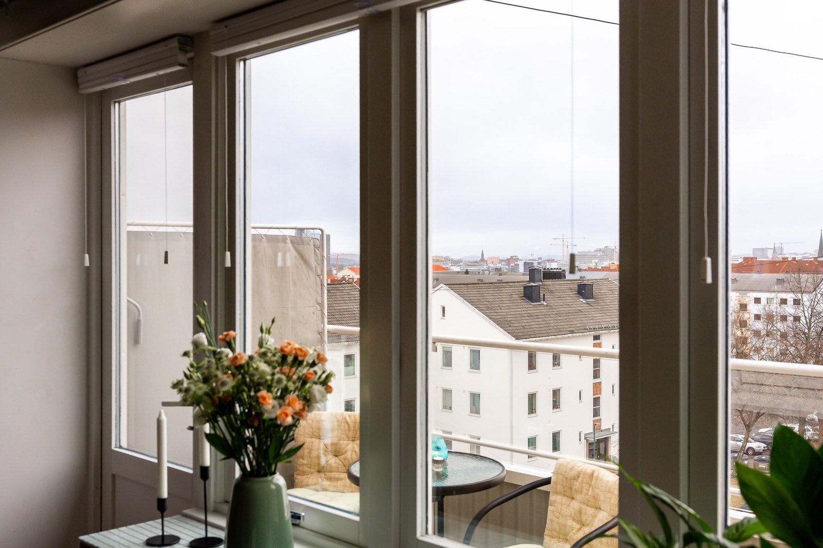 Gjennomgående gode lysforhold i toppetg. uten direkte innsyn. Galleribilde