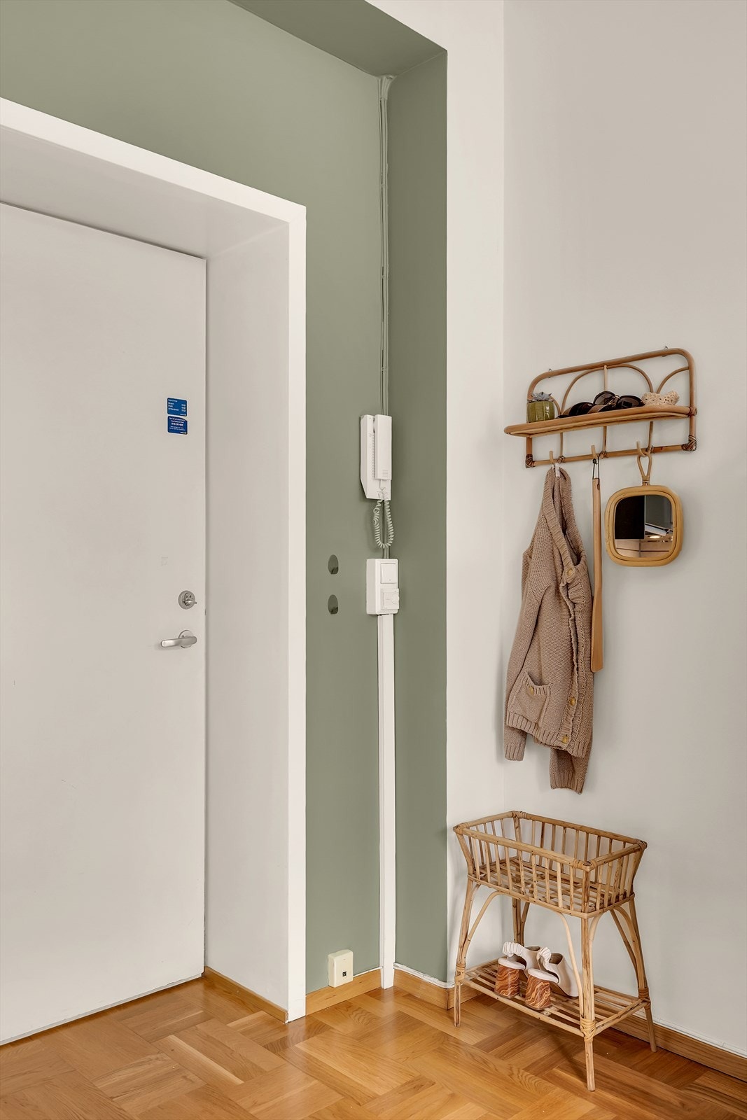 Når du ankommer leiligheten møter en effektiv og hyggelig entré. Galleribilde