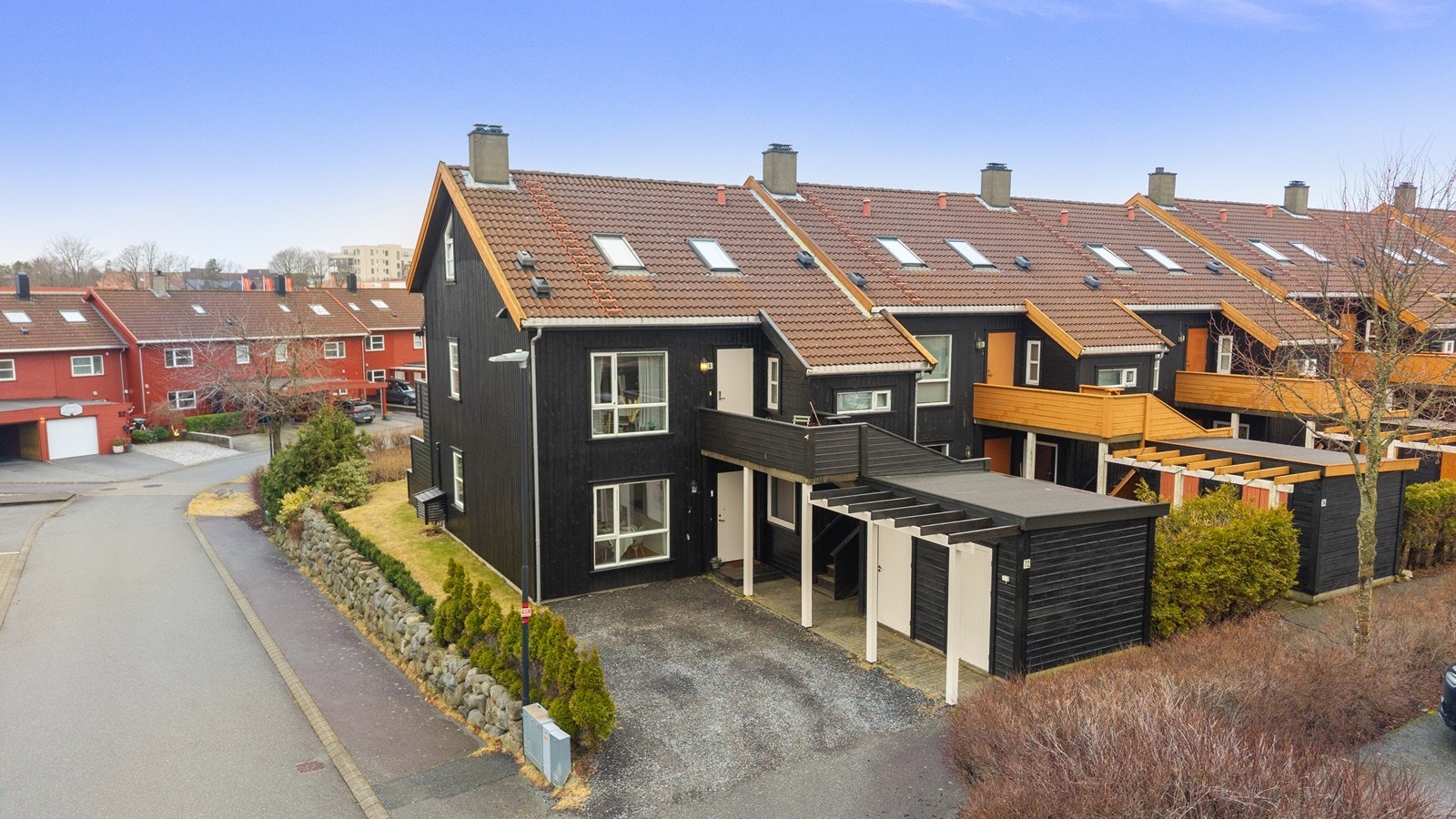 Inngangsparti med sportsbod like ved. Galleribilde