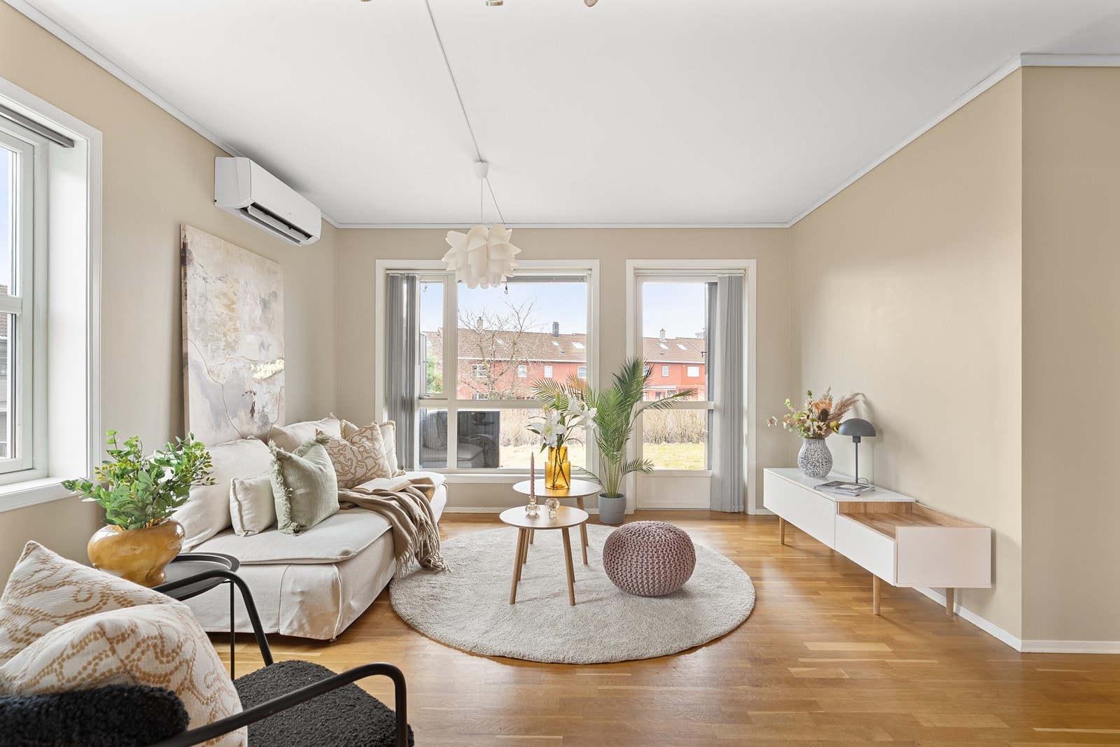 Naturlig plass til sofagruppe og TV Galleribilde