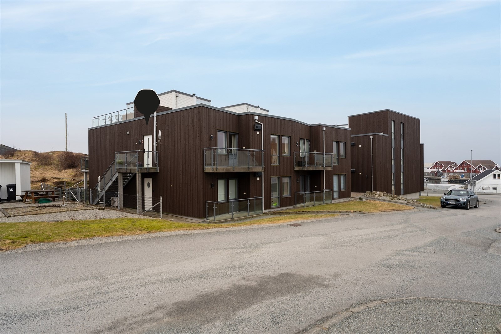 Leiligheten har adkomst via utvendig trapp Galleribilde