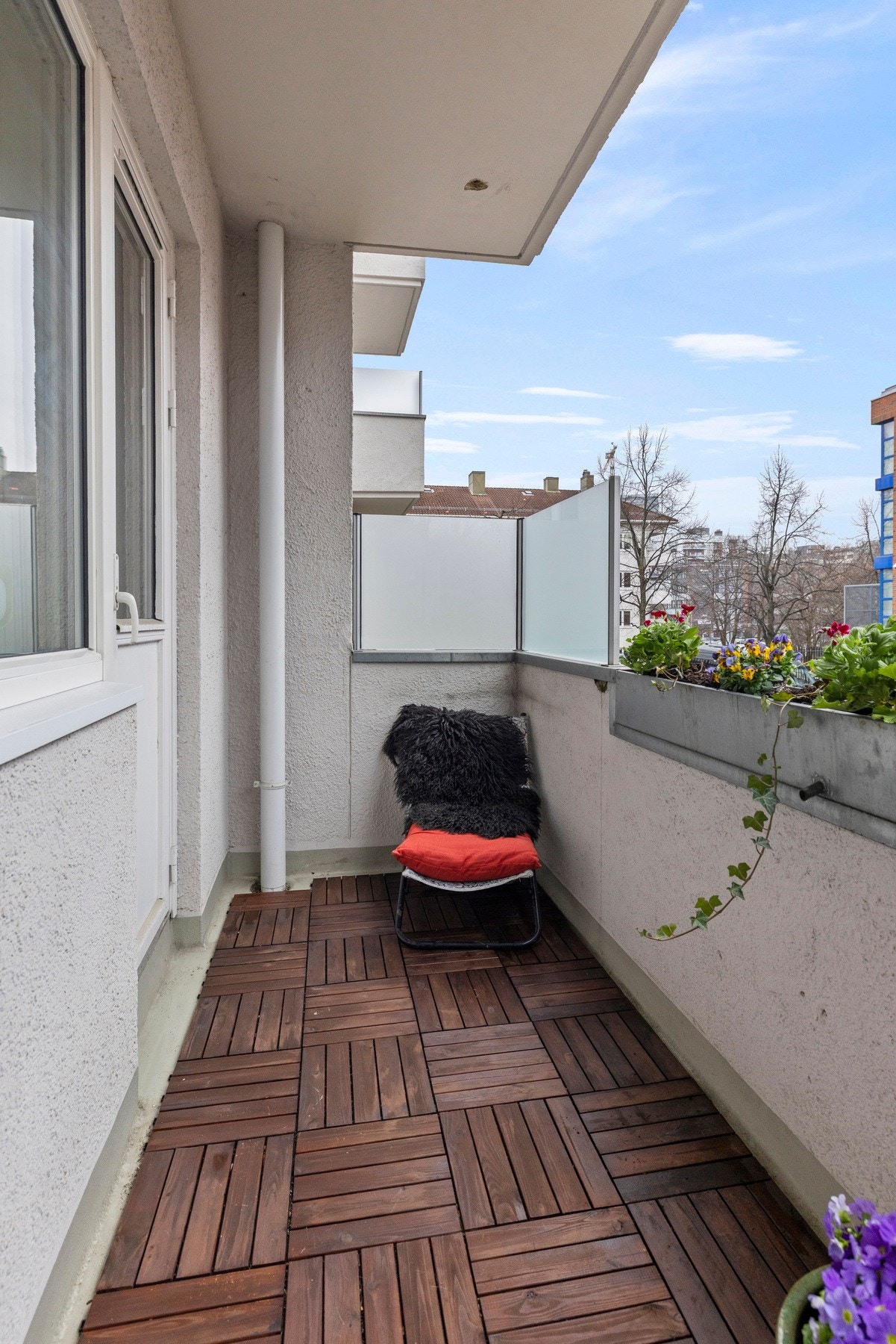 Balkongen er på ca. 5 m2 Galleribilde