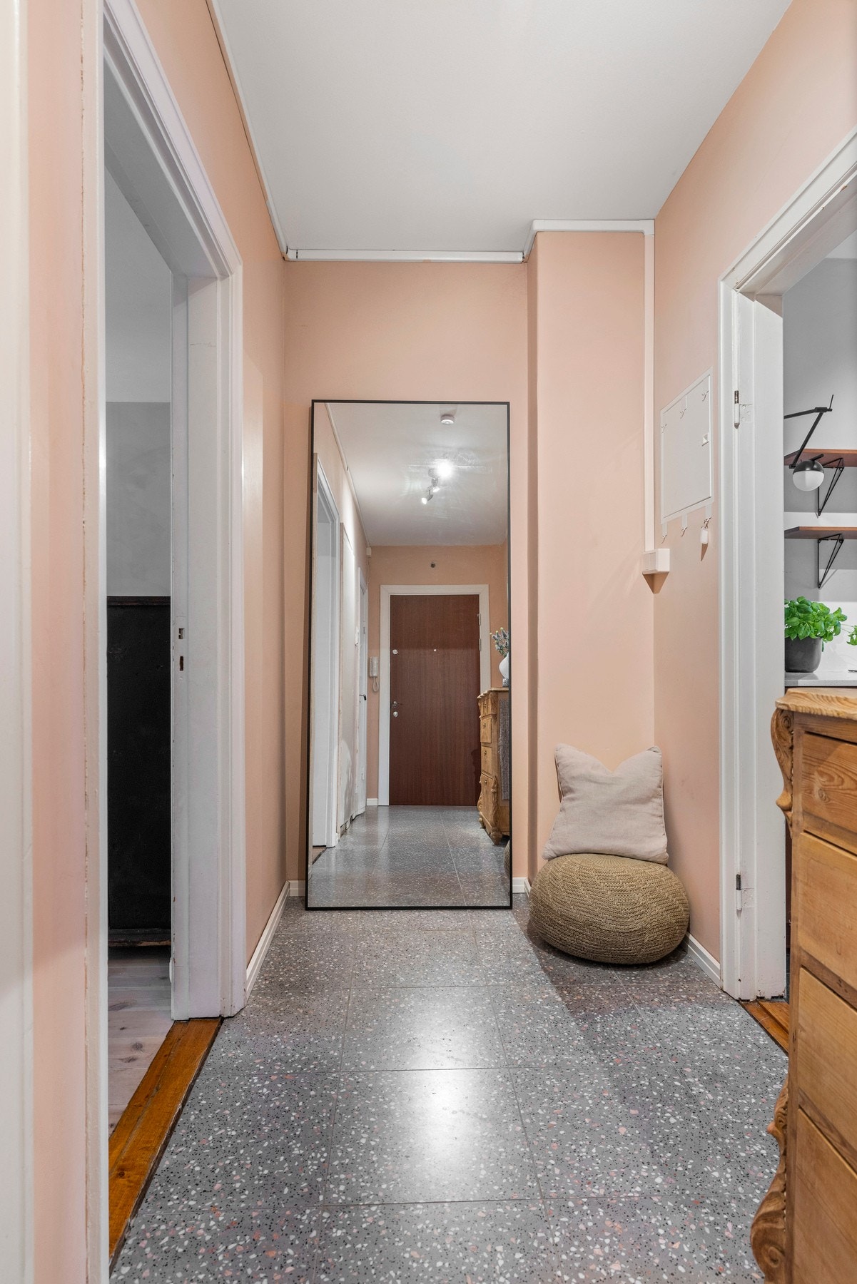 Nytt Terrazzo gulv i entrè fra 2021 Galleribilde