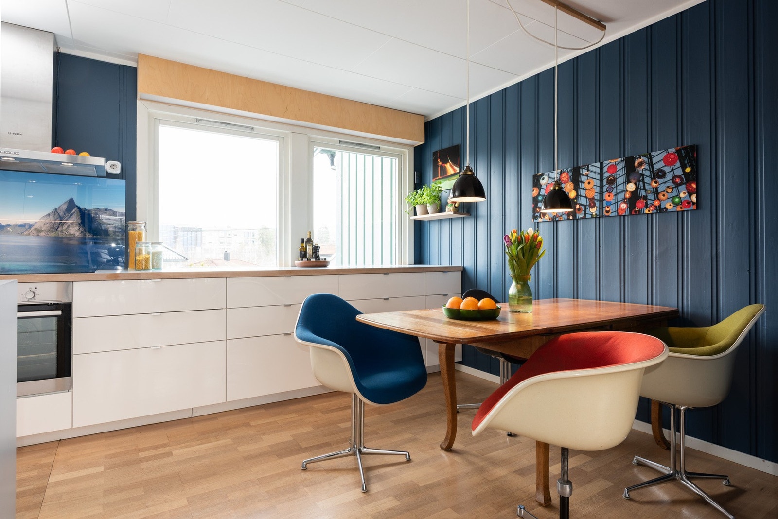 I tilknytning til kjøkkenet er det god plass til spisegruppe. Galleribilde