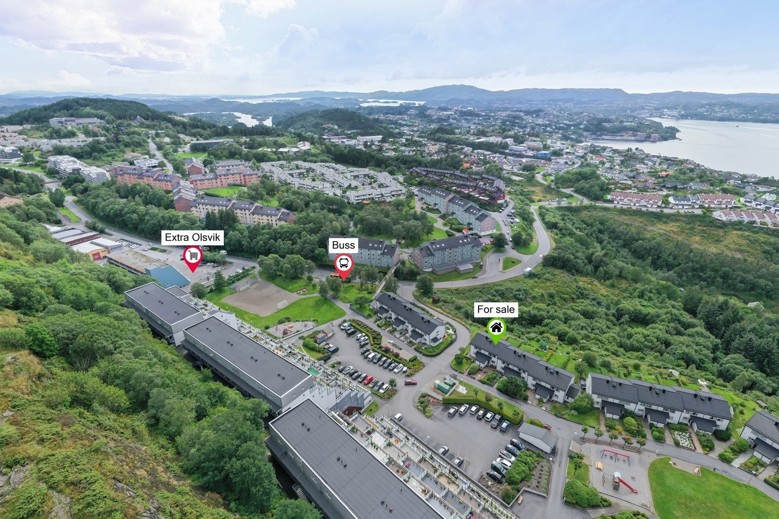 Beliggenheten er svært praktisk med kun 2 minutters gange til busstopp og 3 minutter til Coop Extra. Galleribilde