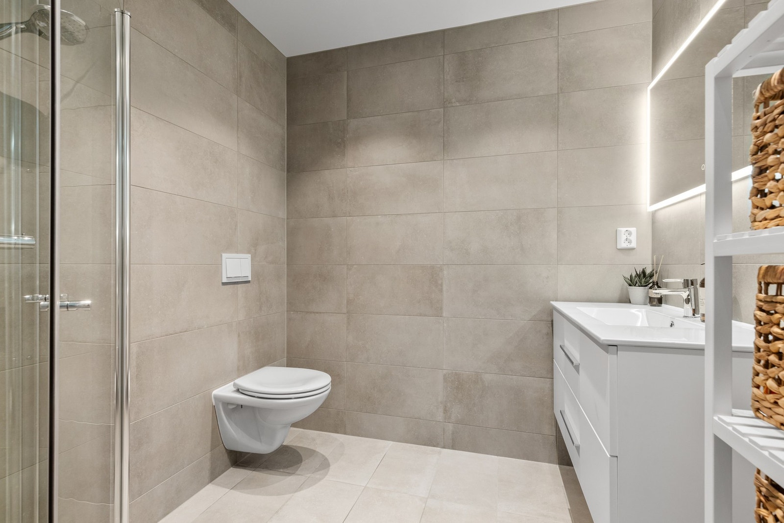 Delikat, flislagt bad/wc. Galleribilde