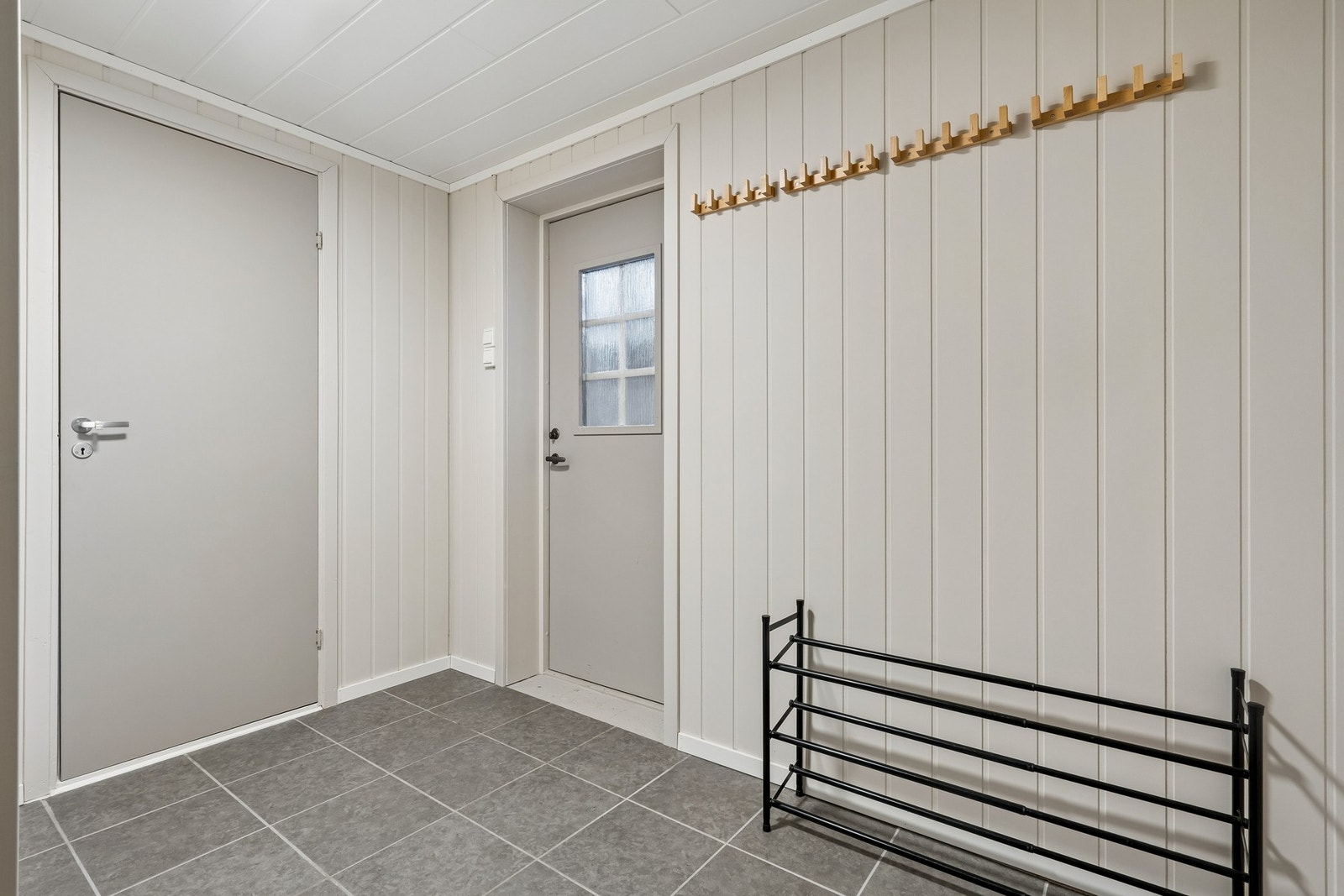 Utleiedel (ikke godkjent) i kjelleretasje med egen entré. Galleribilde