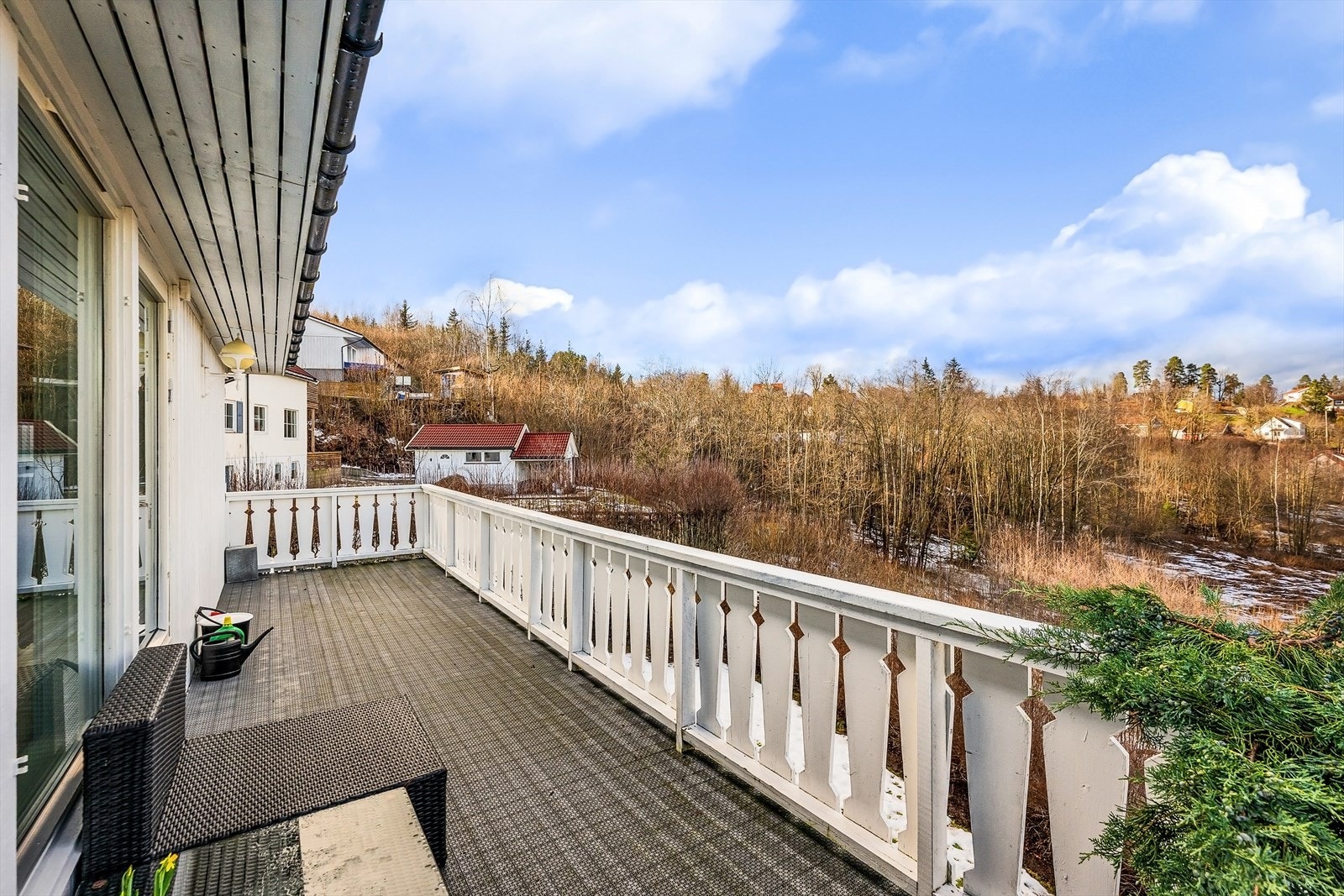 Skjermet plass til loungemøbler. Galleribilde