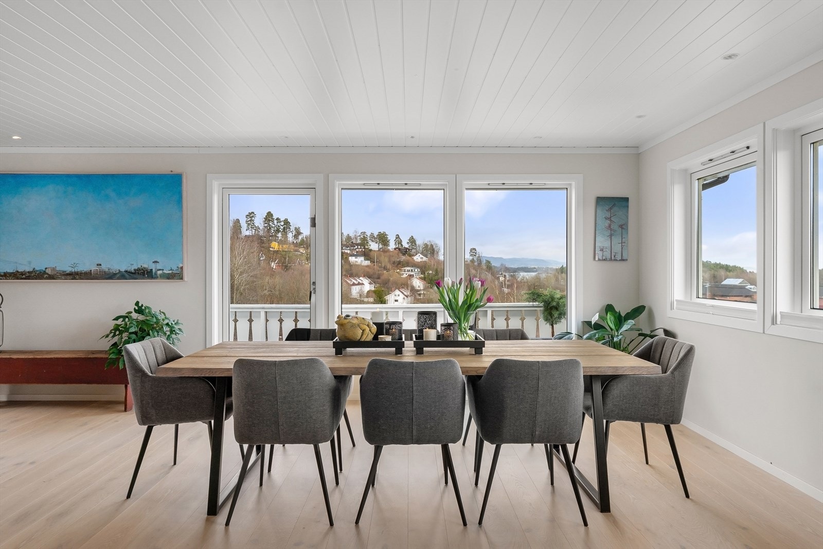 Det er god plass til et stort spisebord. Galleribilde