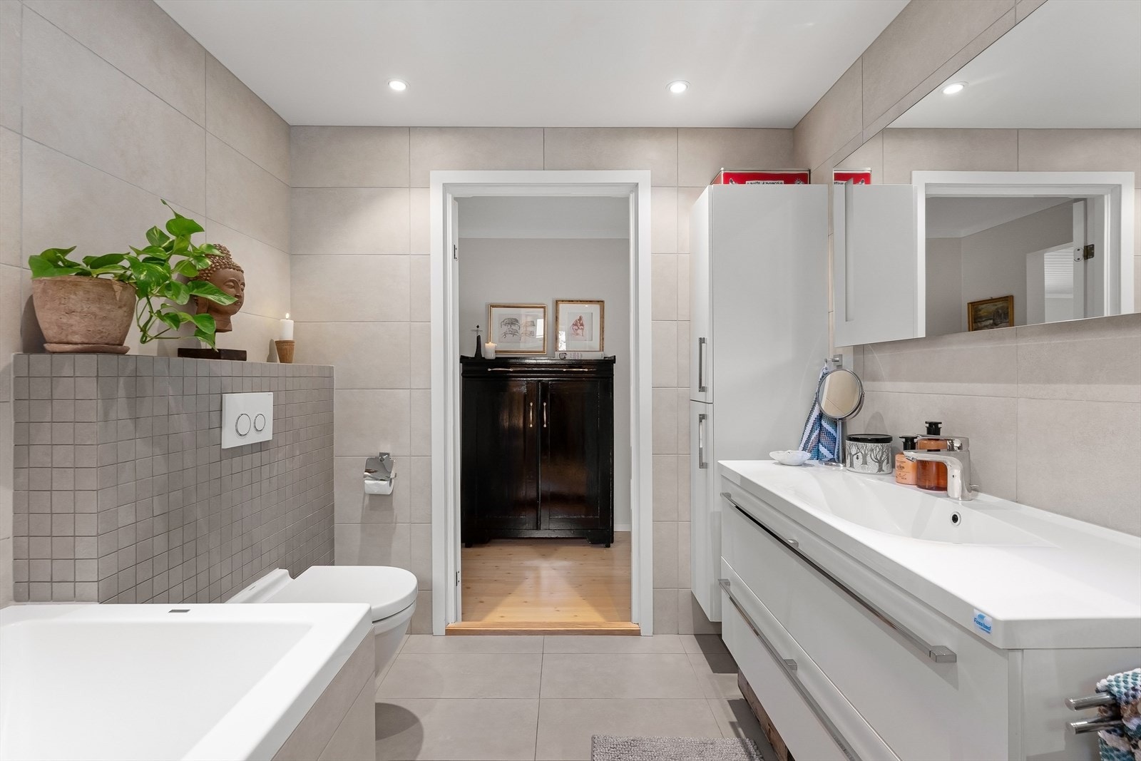 Flislagt bad med varmekabler fra 2015. Galleribilde