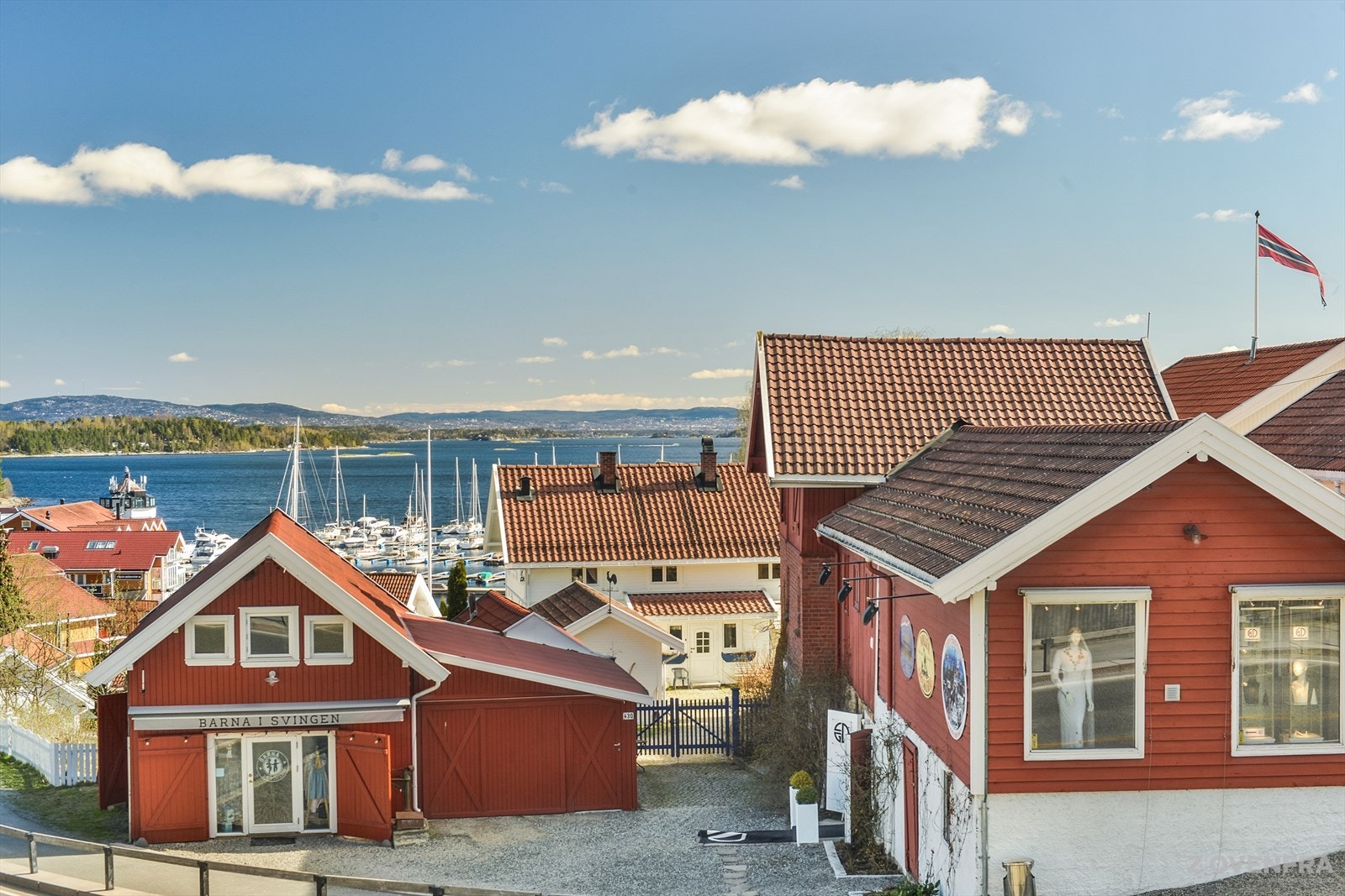 Vollen sentrum er et sjarmerende og etablert handelssted med et variert utvalg av servicetilbud. Galleribilde