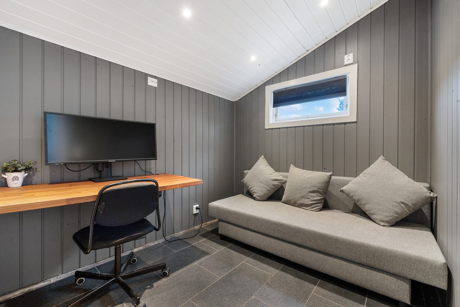 Utvendig, isolert bod med varmekabler Galleribilde