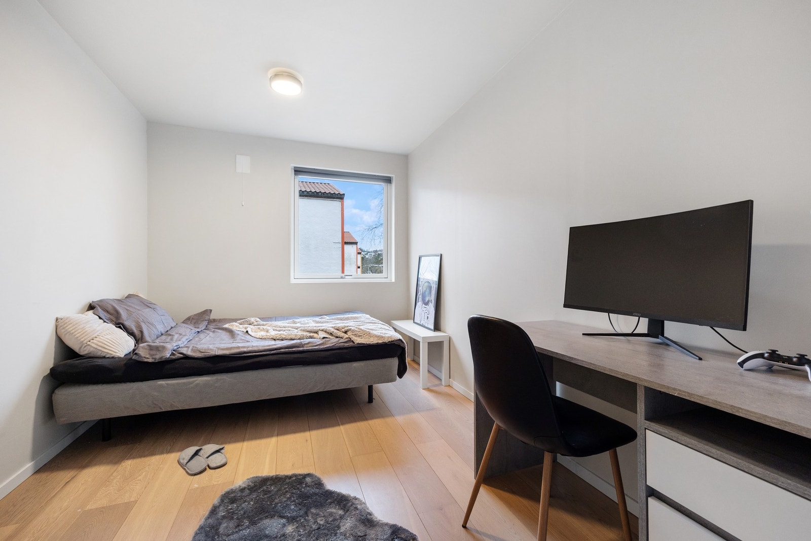 Soverom nr. 3. Også dette rommet er stort og kan benyttes som et hovedsoverom Galleribilde