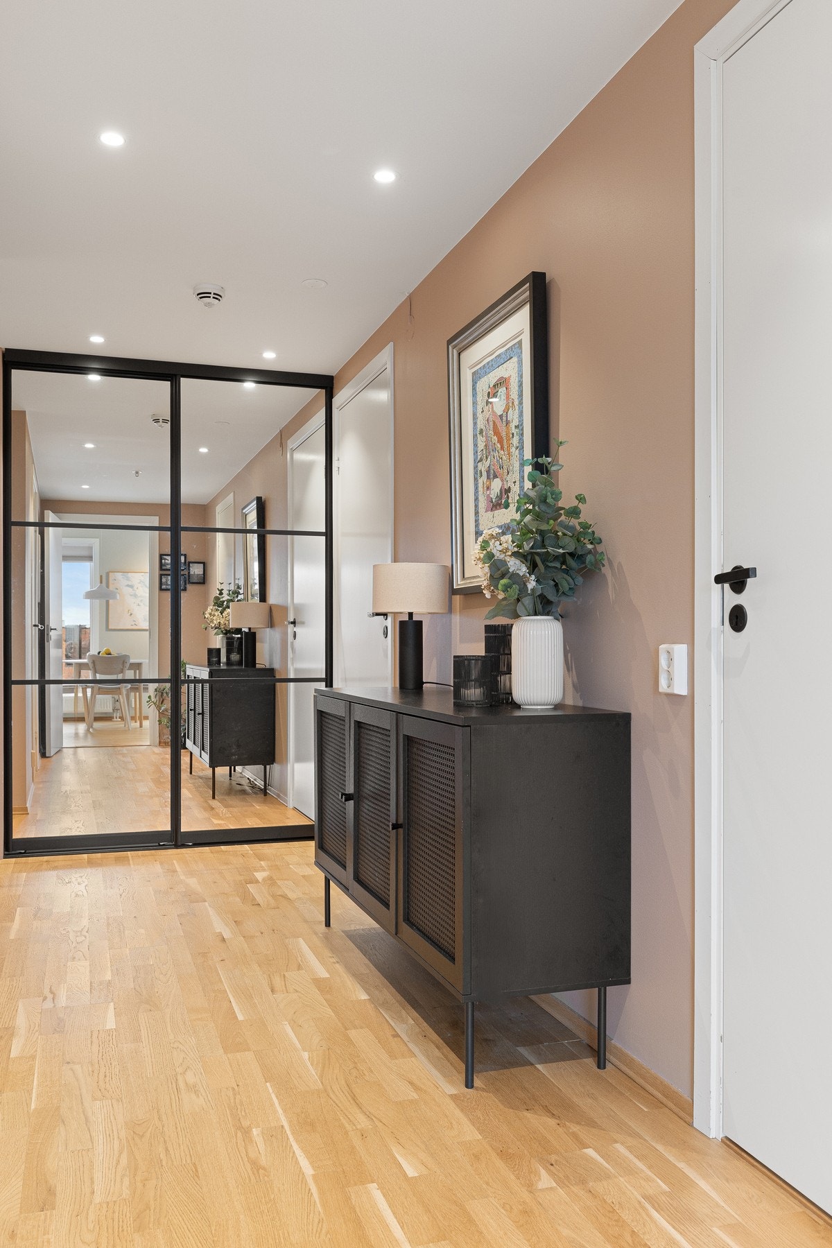 Leiligheten disponerer i tillegg en kjellerbod på 8 m2. Galleribilde