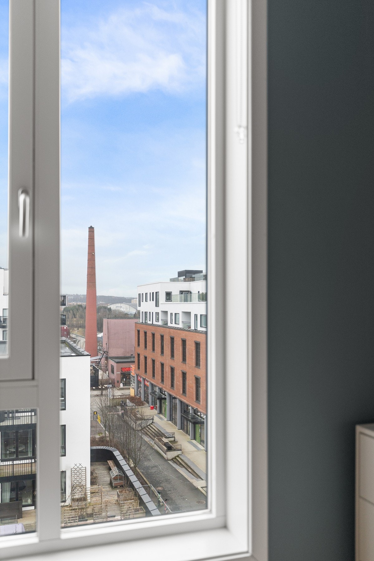 Moderne konstruksjoner og vinduer med god støyisolering. Galleribilde