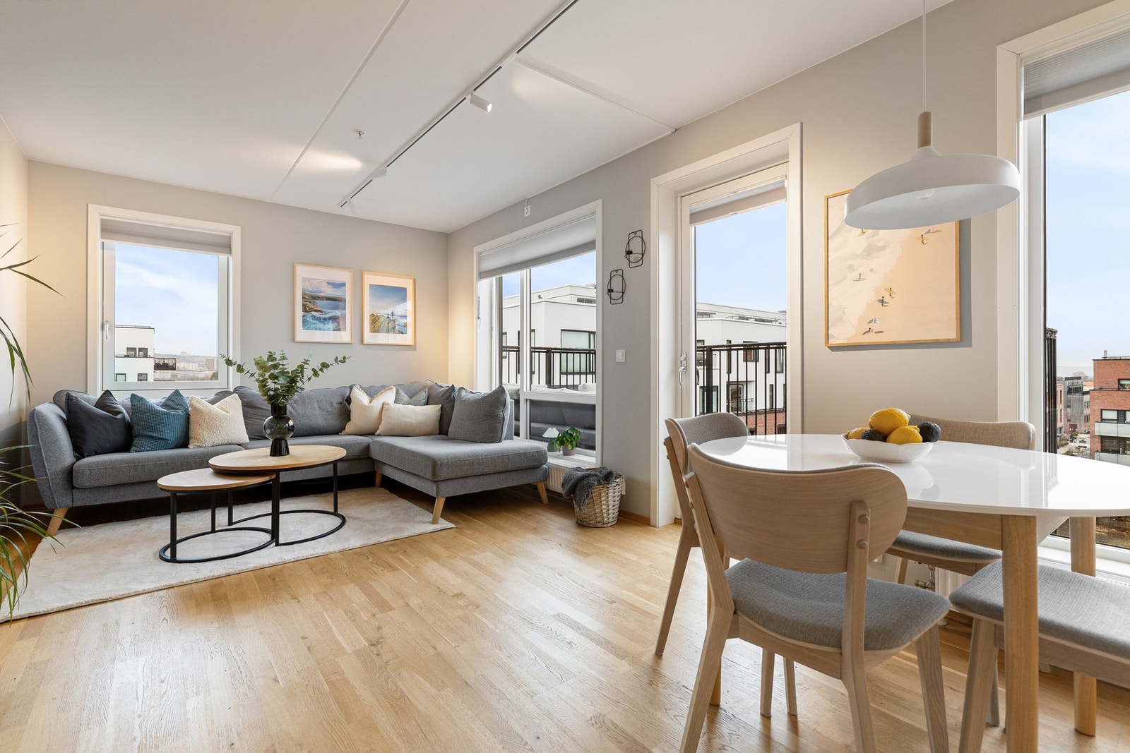 Fantastiske lysforhold og svært lite innsyn - en kvalitet få leiligheter på Løren har. Galleribilde