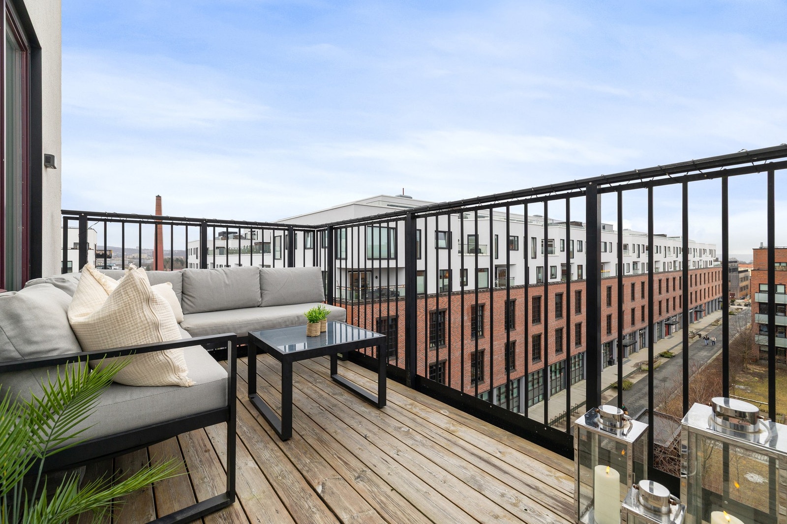 Balkong på 9 m2 mot sydvest - ideelle solforhold! Galleribilde