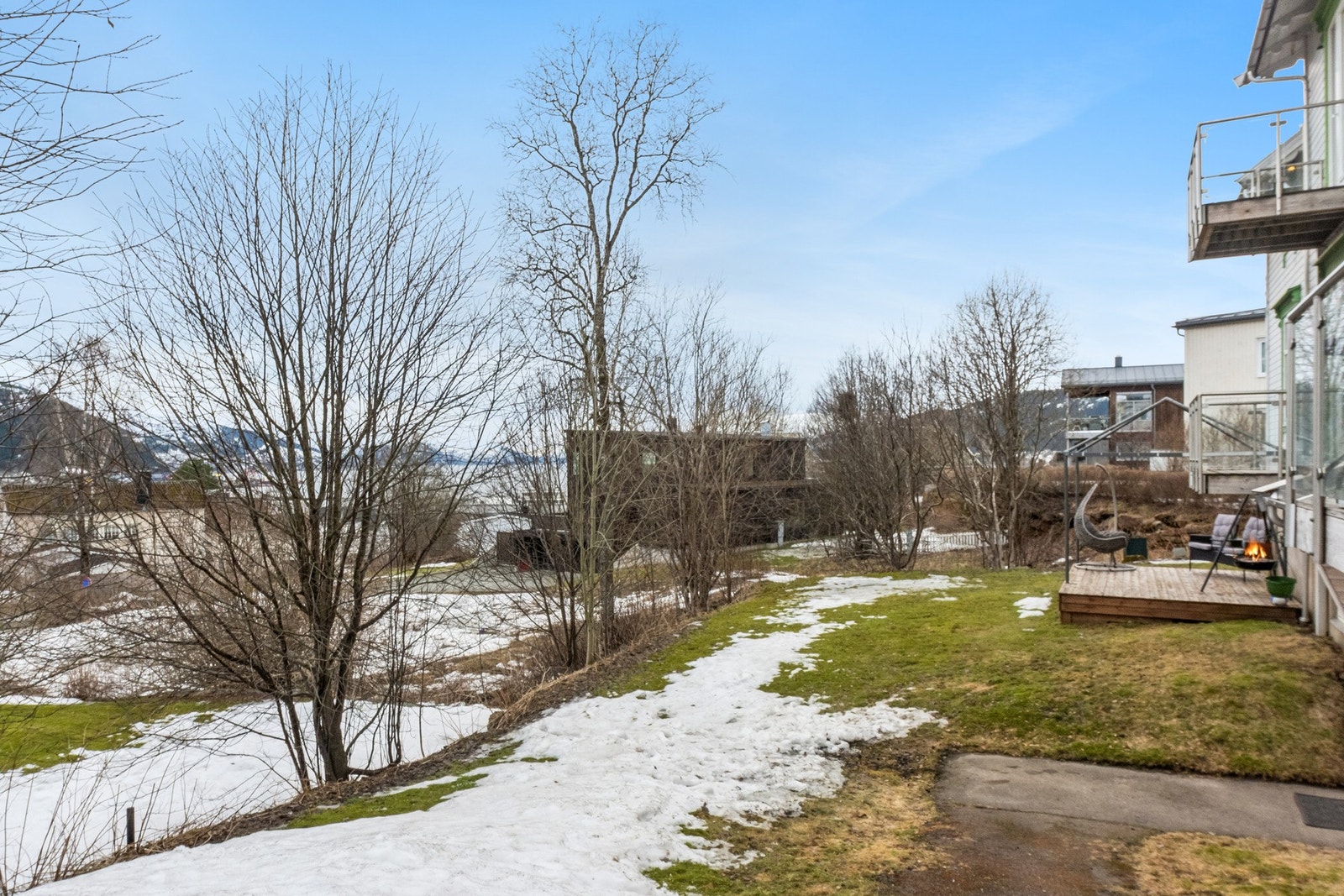 Fra eiendommen har du utsikt ut Ranfjorden. Galleribilde