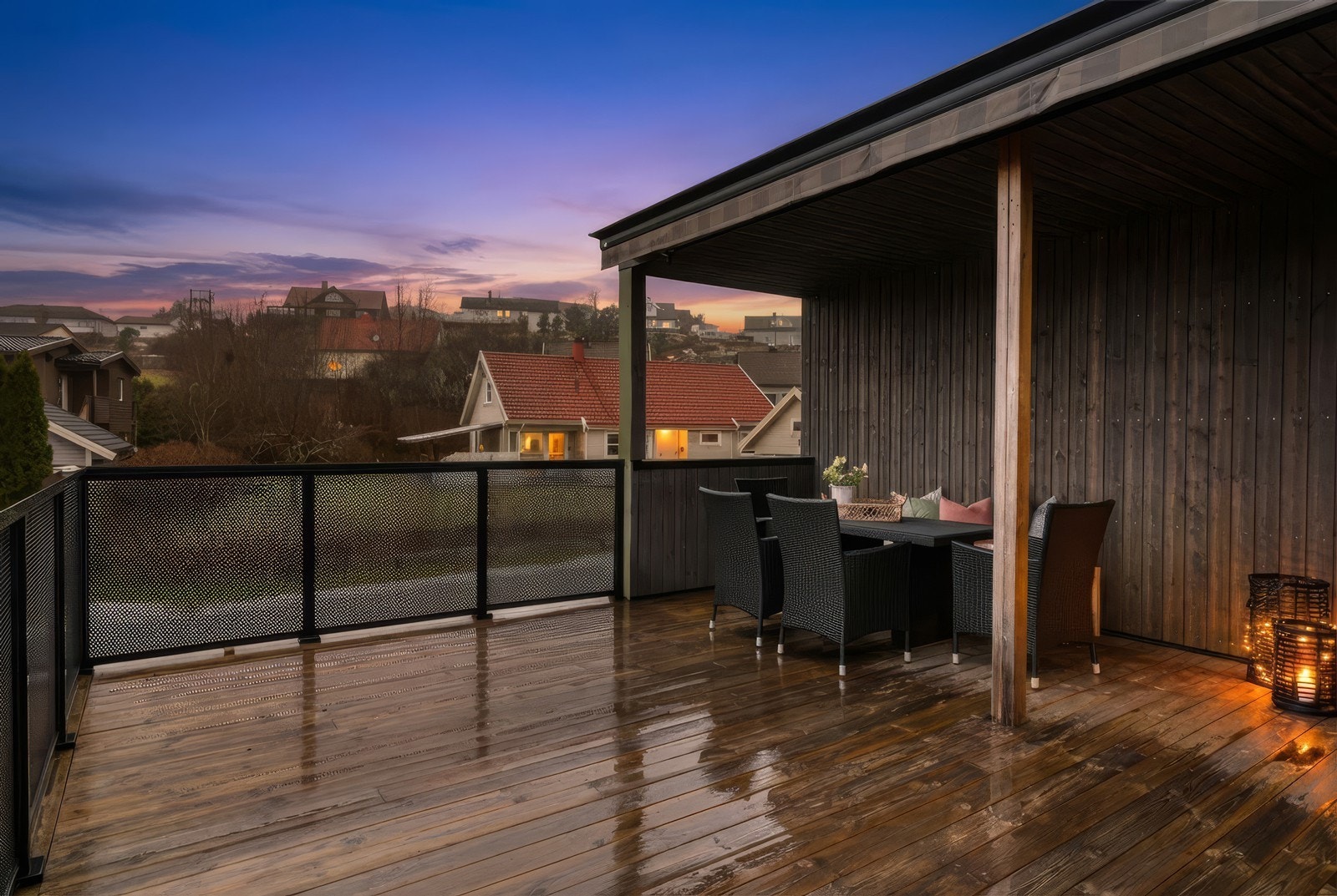 En innbydende, delvis overbygd veranda, perfekt for avslapning og sosiale sammenkomster. Galleribilde