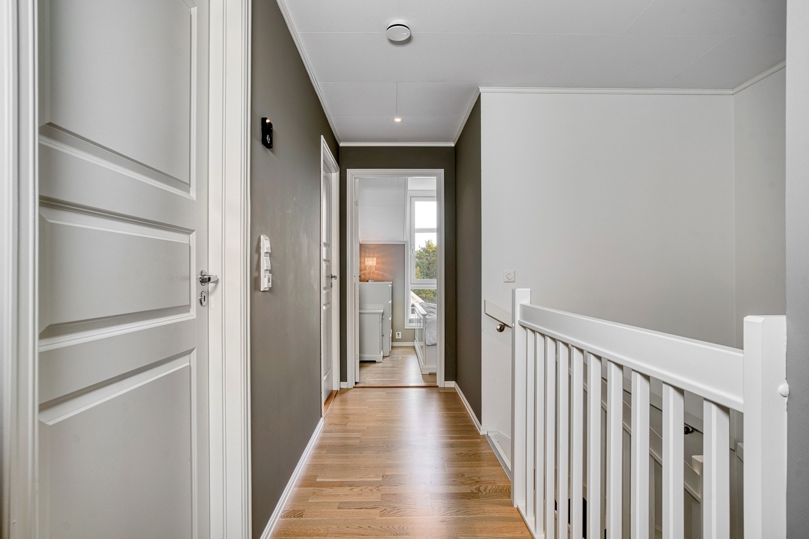 Andre etasje består av tre soverom, gang og bad. Galleribilde