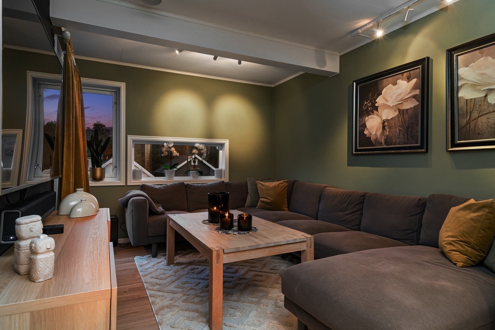 I andre enden av første etasje er det ytterligere en stue, som i dag er brukt som TV-stue. Galleribilde