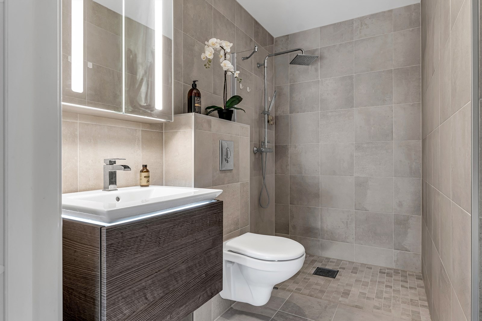 Pent bad i hybelen. Galleribilde