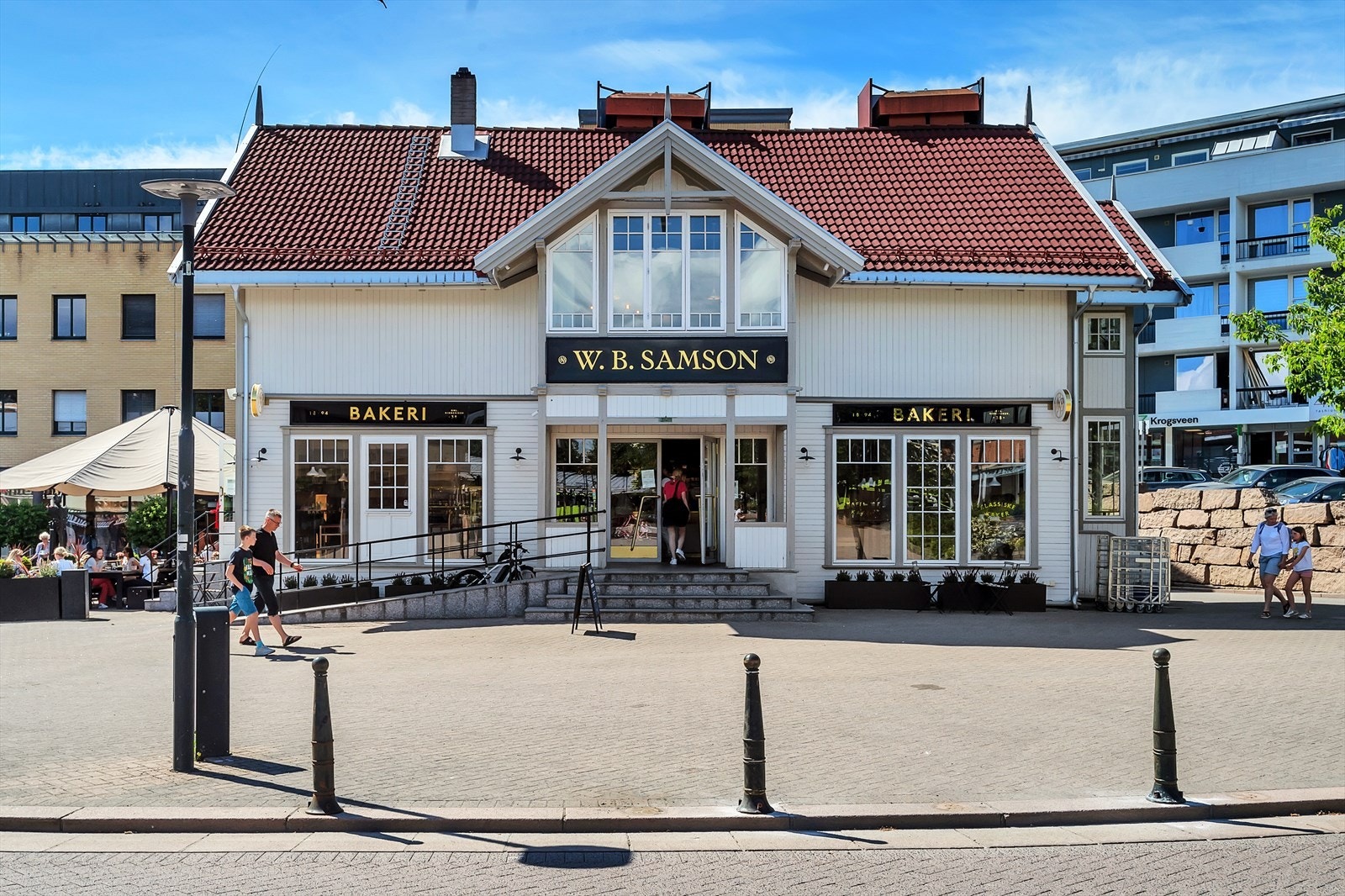 Bekkestua sentrum er bare en kort kjøretur unna. Galleribilde