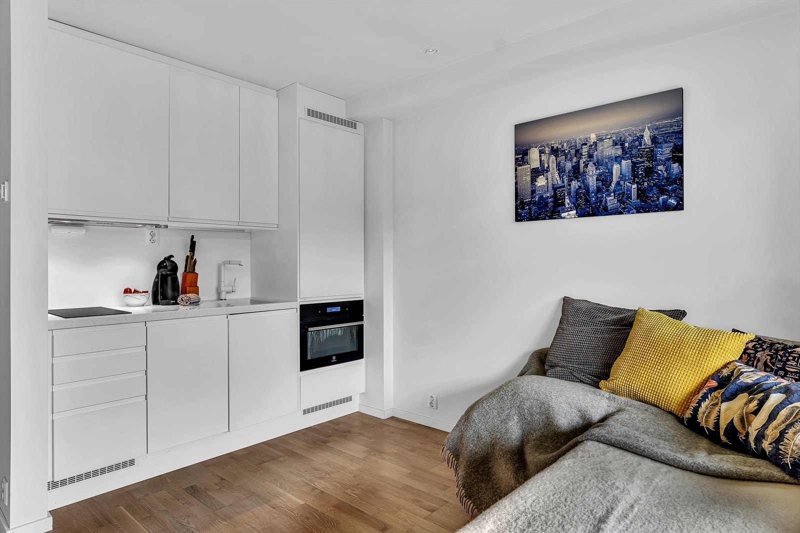 Kjøkken er pent og enkelt med det man trenger. Galleribilde