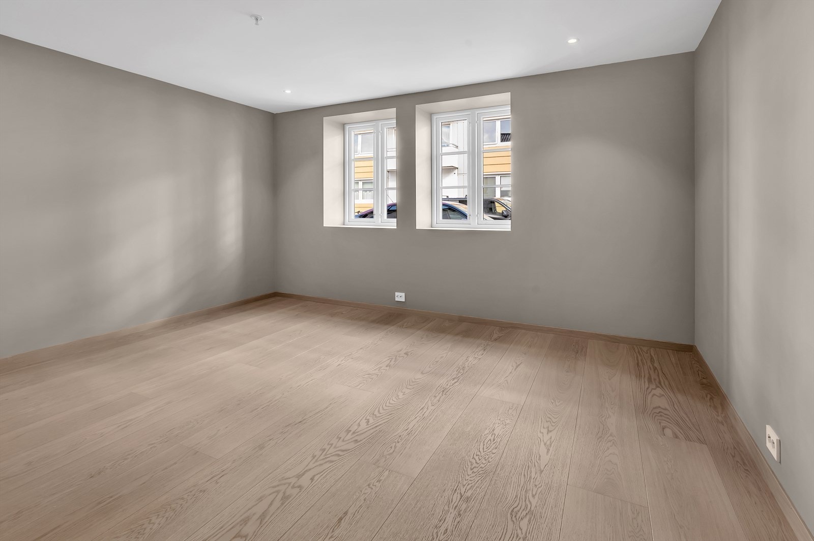 Soverom 3 har rikelig med plass til både dobbeltseng, garderobeløsning og annet møblement. Galleribilde