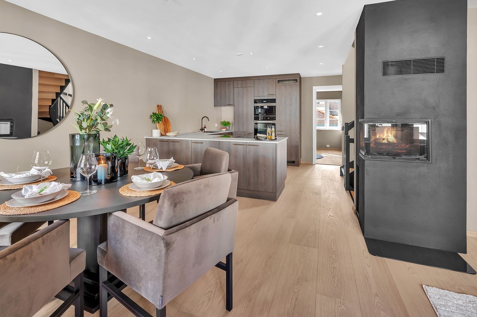 DNB Eiendom v/Tobias Sture har gleden av å presentere Gyldenløves gate 37A - En meget pen og innholdsrik enebolig over 4 etasjer! Galleribilde