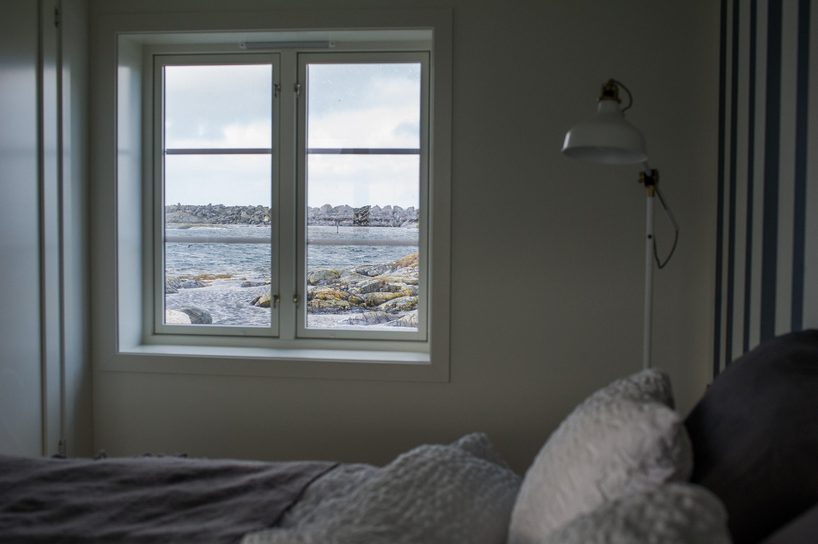 Flott sjøutsikt fra soverom Galleribilde