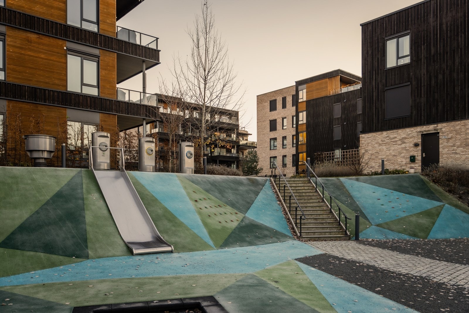 Lekeplass, og underjordisk avfallsystem. Galleribilde