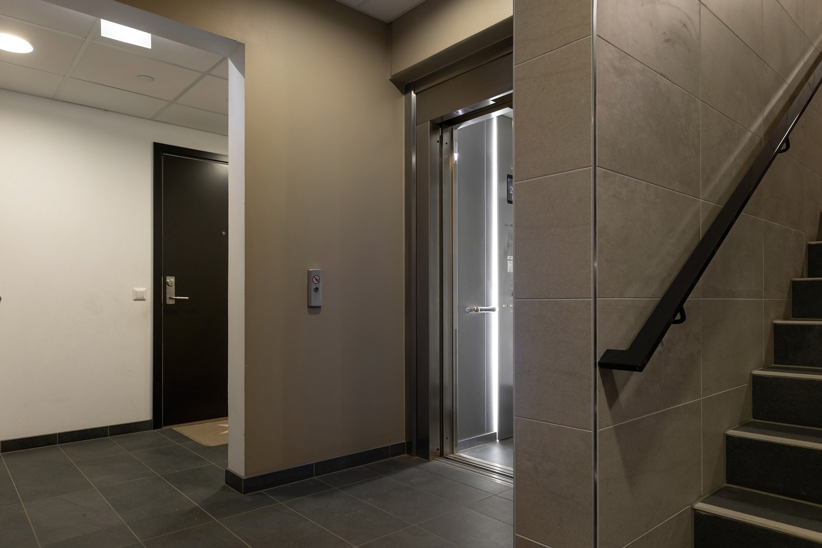 Det er heis i bygget som går til alle etasjer. Galleribilde