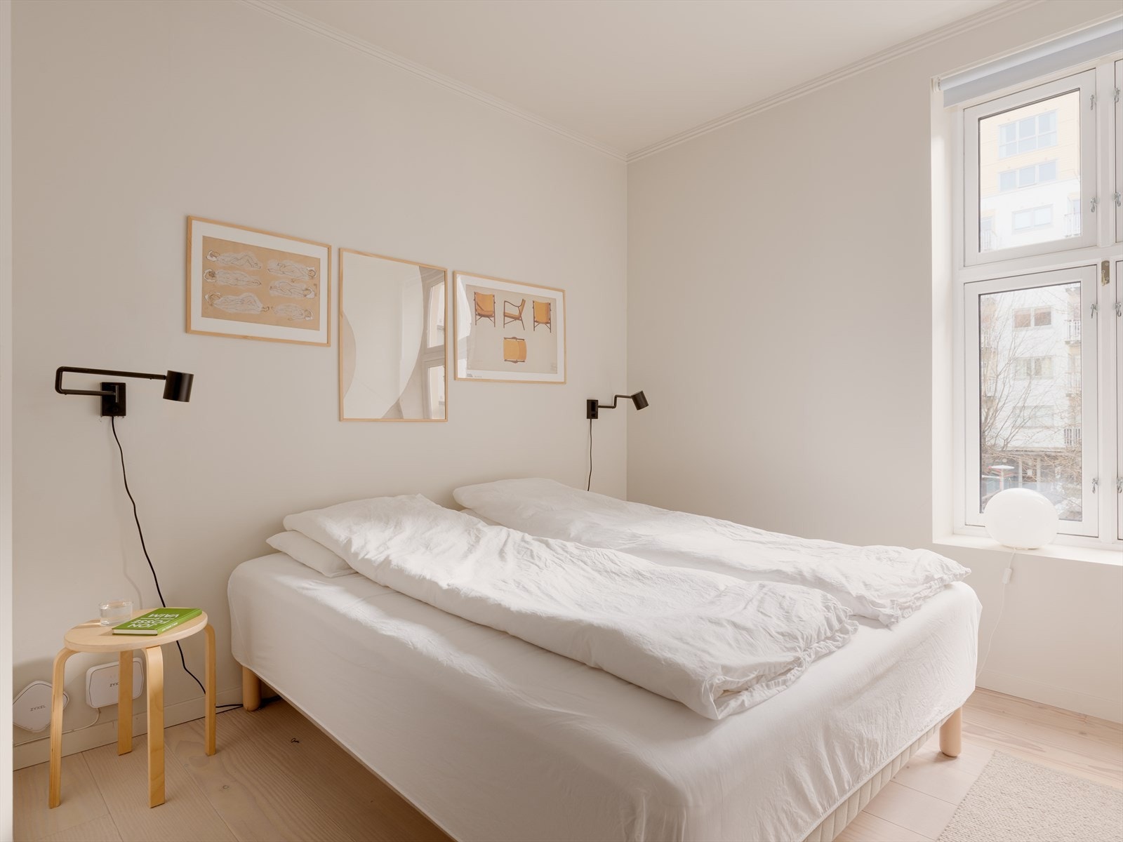 Soverommet er av spesielt god størrelse med plass til både dobbeltseng og garderobeløsning. Galleribilde