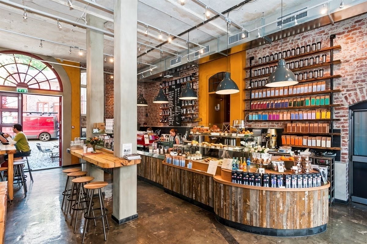 I nærområdet er det mange populære spisesteder og møteplasser, som Oslo Street Food, Cafe Sara, Koie og Kaffebrenneriet. Galleribilde