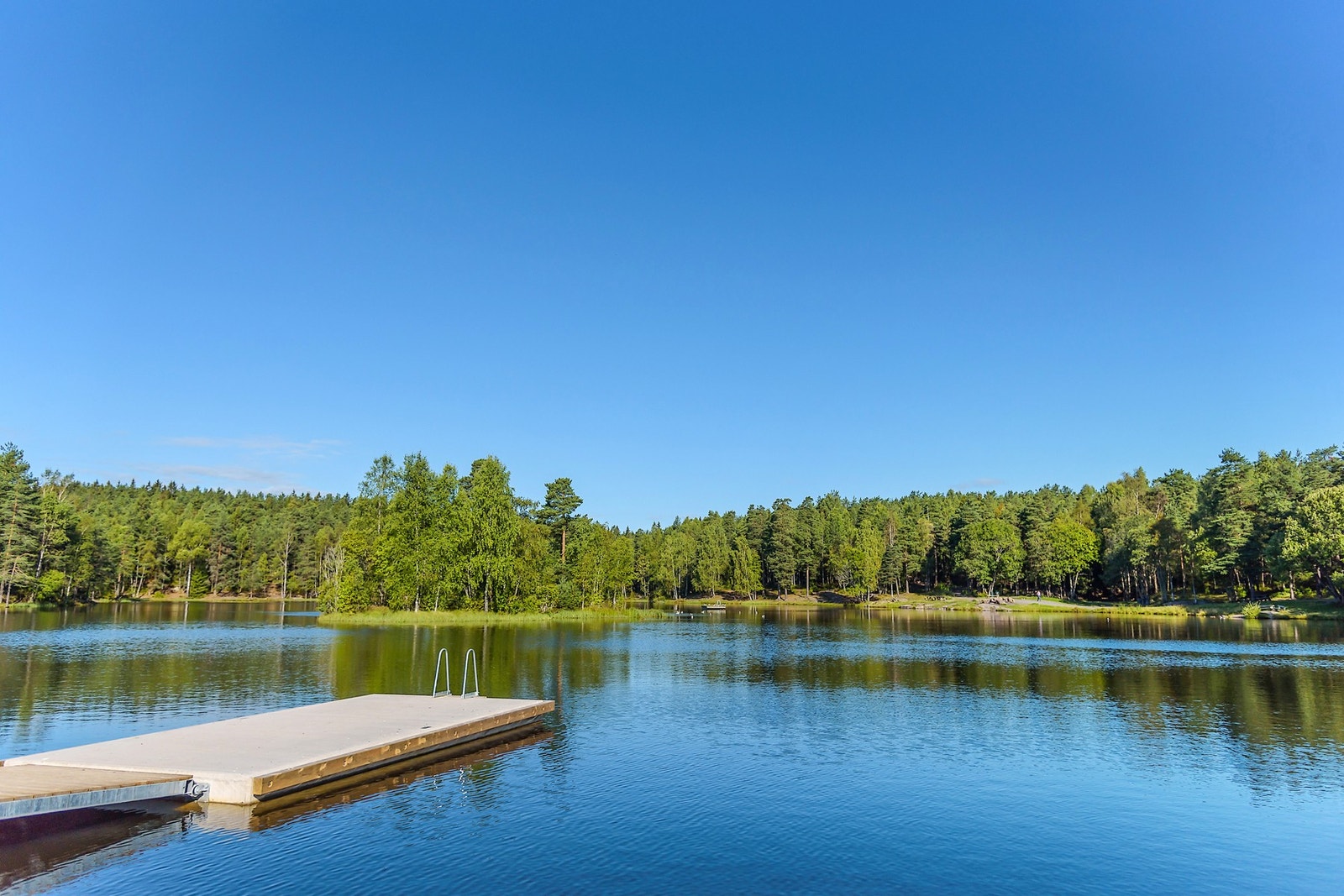 Her bor du tett på naturen, og det er kort vei til badevann på varme sommerdager! Galleribilde