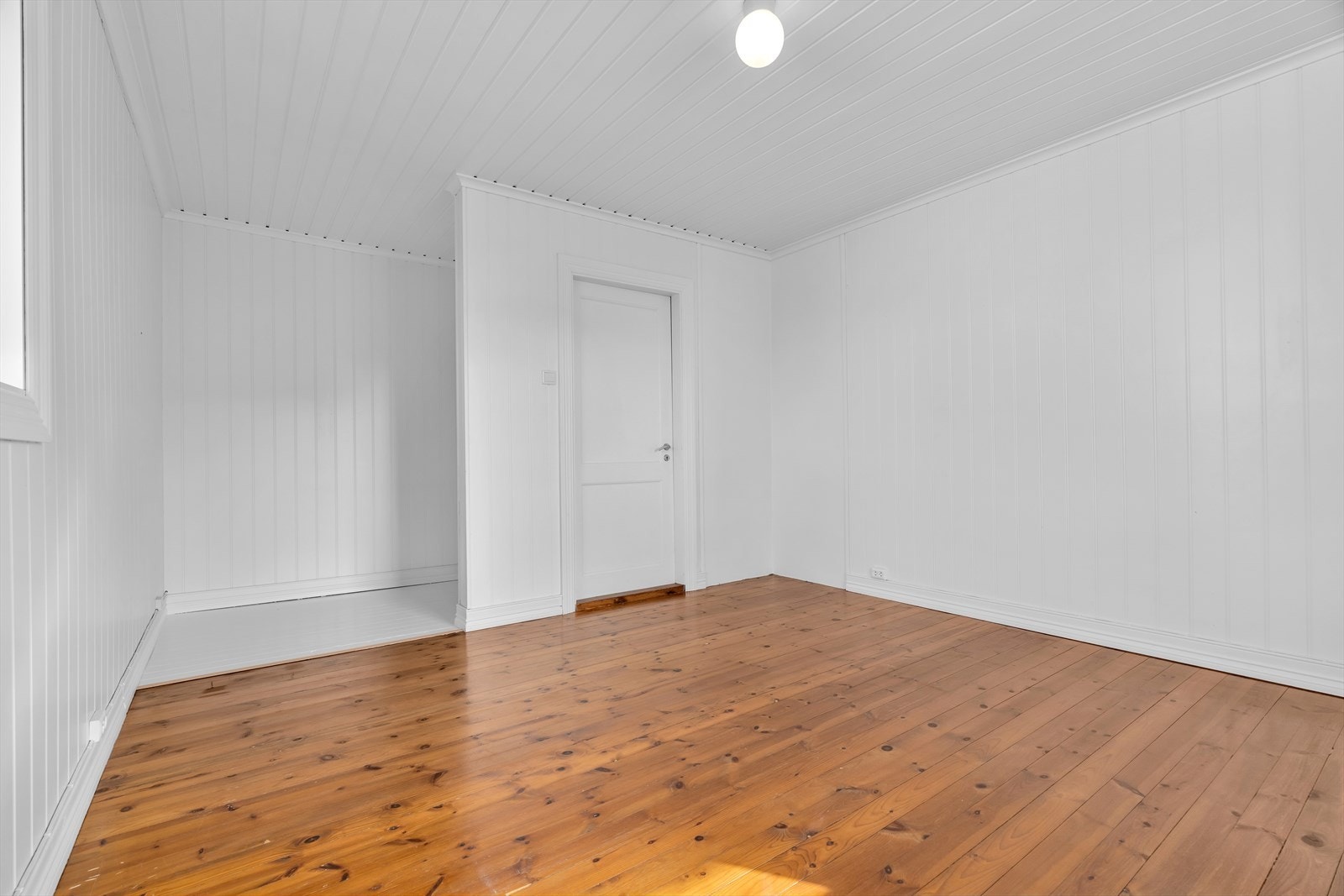 På hovedsoverom finner man en praktisk krok som tidligere har vært brukt for klesoppbevaring, men her kan man innrede etter eget ønske. Galleribilde