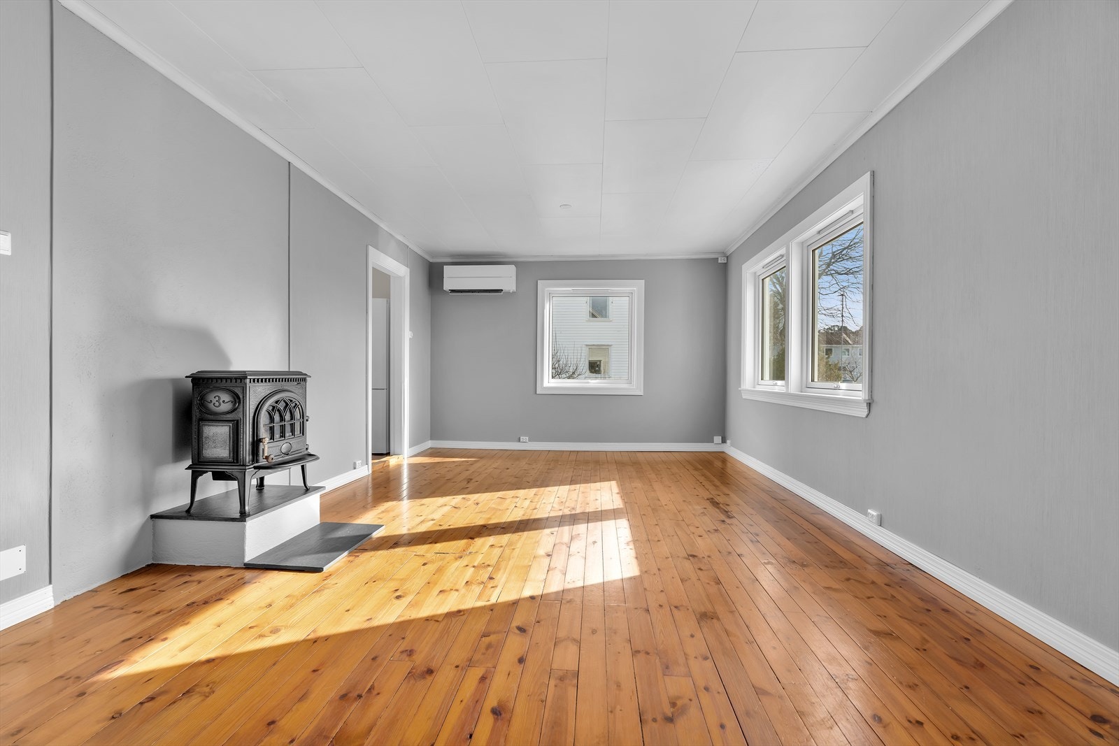 I stuen har man plass til både sofagruppe og spisegruppe. Galleribilde