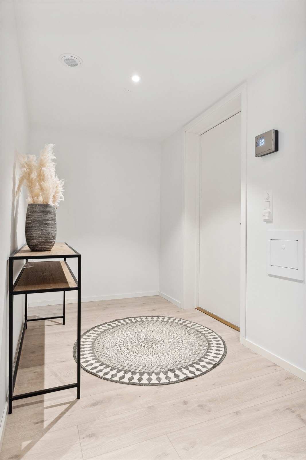 Inngangsparti med plass til sko og yttertøy Galleribilde