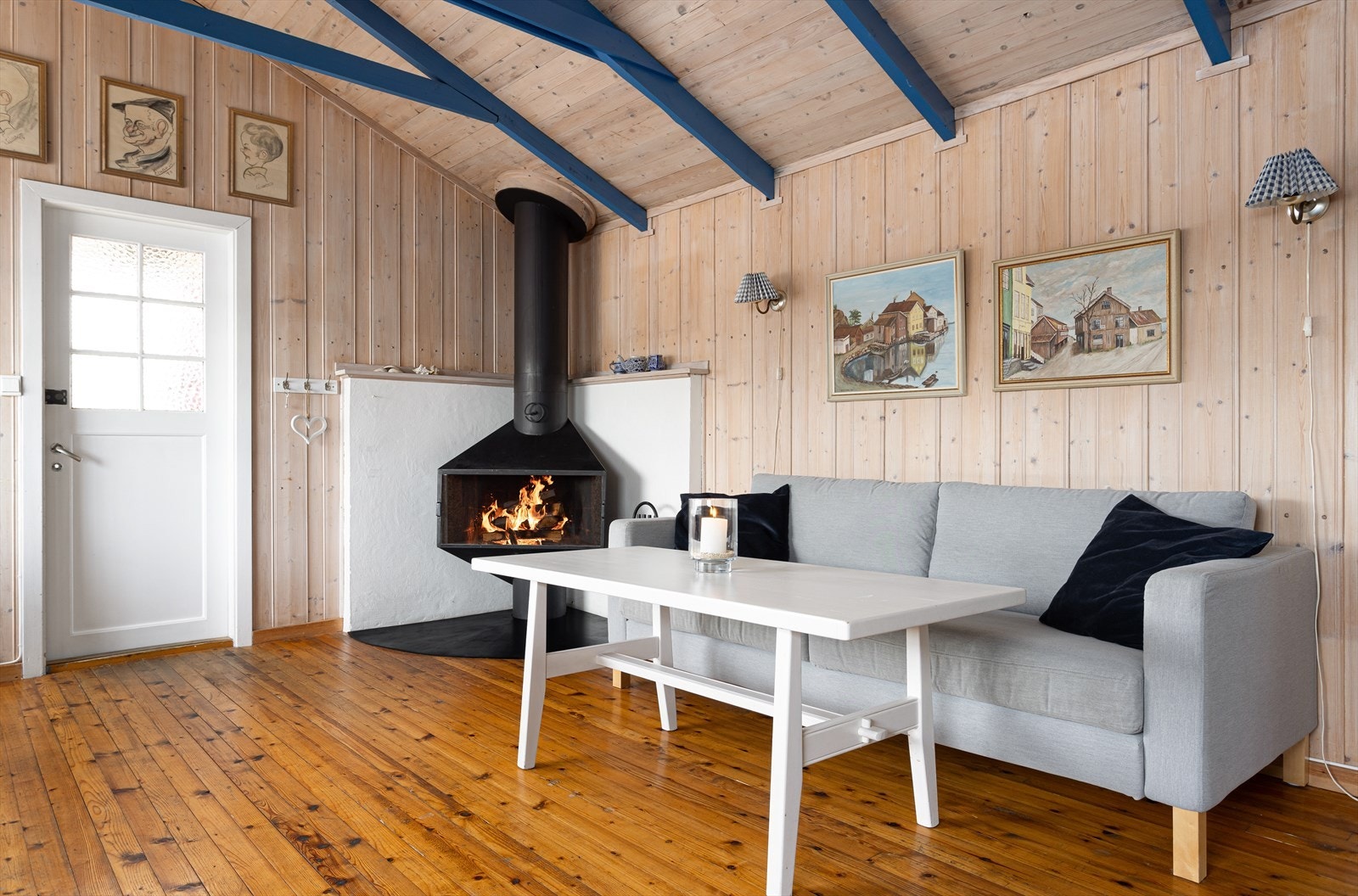 Fra hovedinngangen kommer du rett inn i den koselige stua. Galleribilde