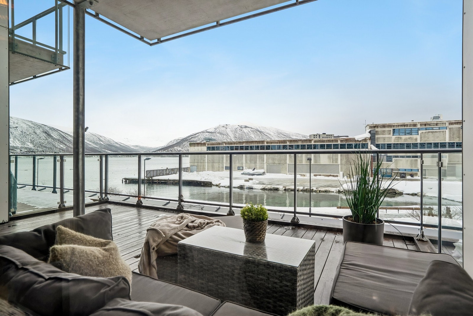 Solrik balkong mot sør Galleribilde