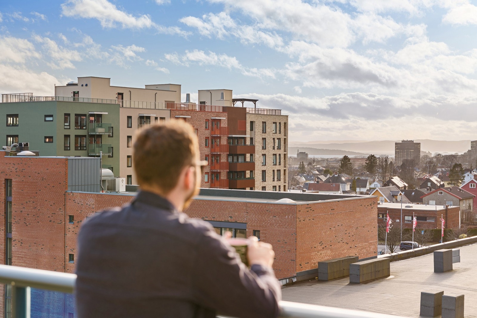 Nyt dagens første kaffekopp til den fantastiske utsikten. Galleribilde