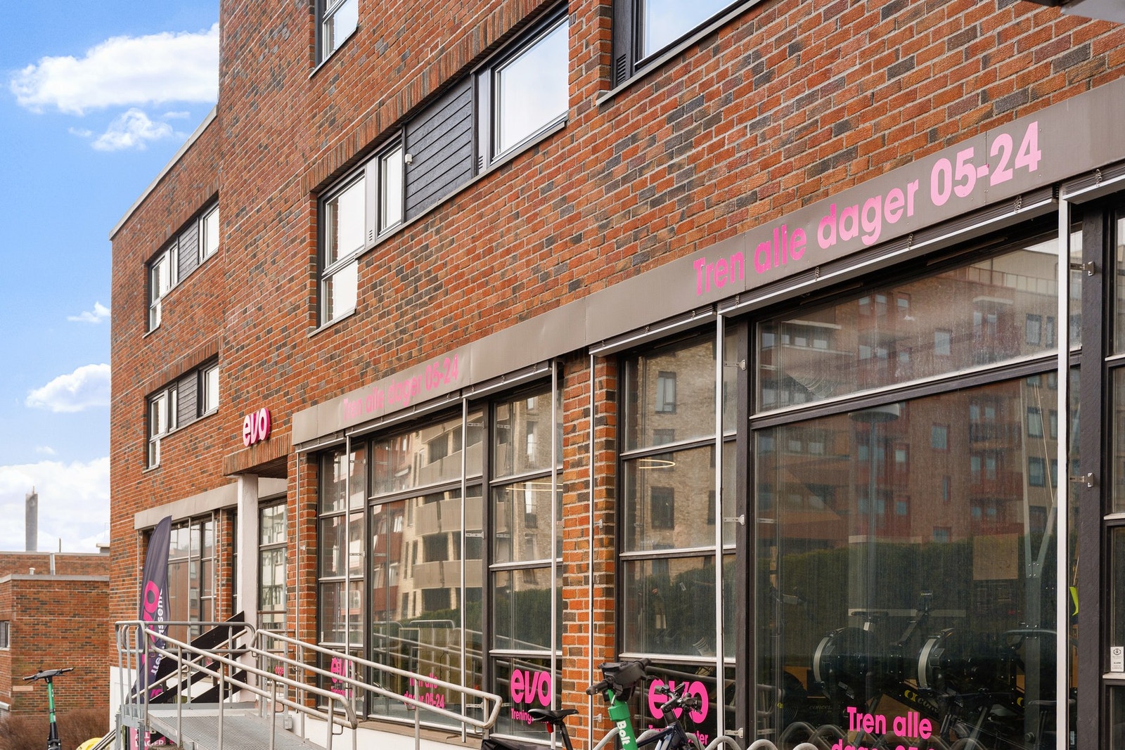 Nyåpnede Evo er rett i nærheten. Galleribilde