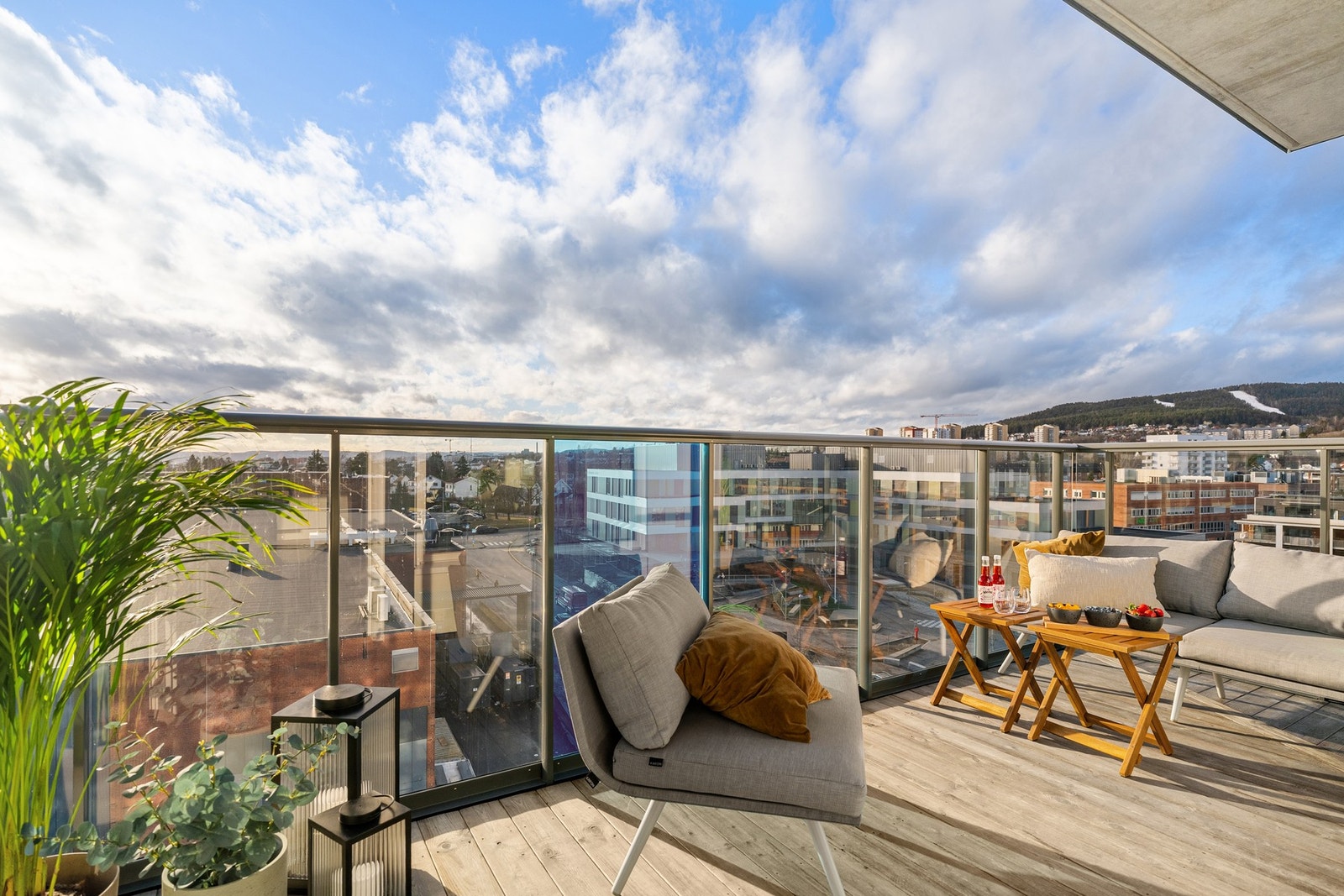 Solrik, vestvendt balkong. Galleribilde