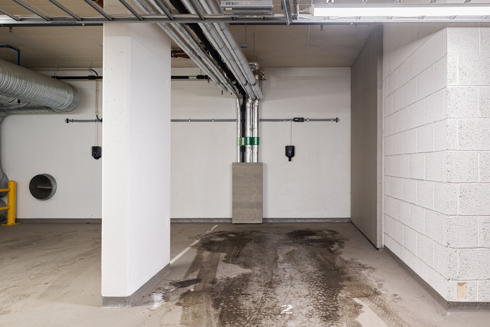 Det medfølger bruksrett til en garasjeplass med god intern beliggenhet. Galleribilde