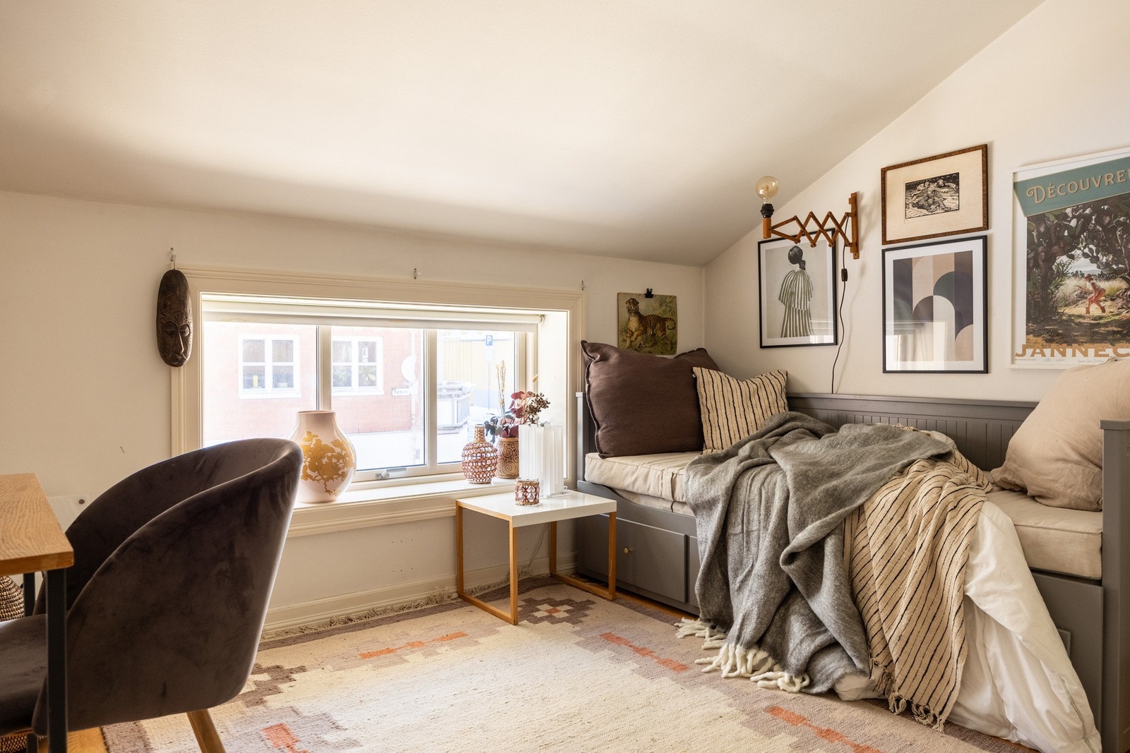 Også her er det god plass til stor seng, nattbord og kontorløsning. Galleribilde