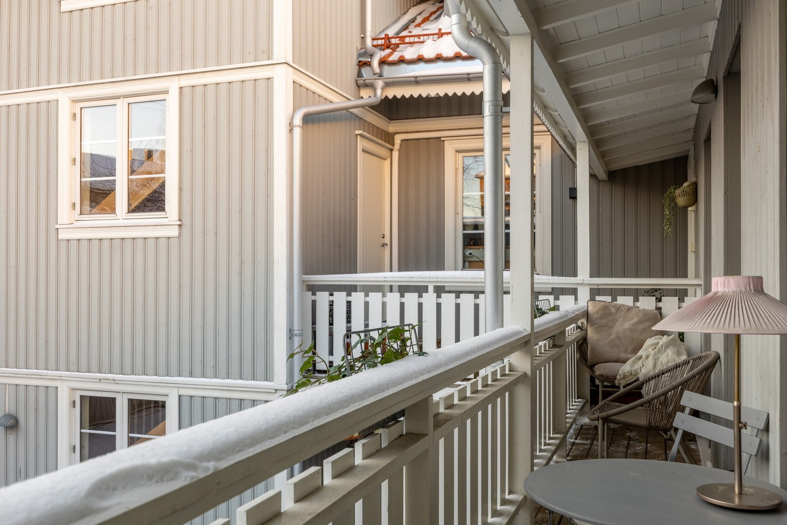 Balkongen har god plass for ønsket utemøblement. Galleribilde